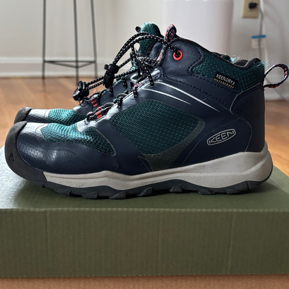 KEEN Wanduro Kids' Teal and Black Boots